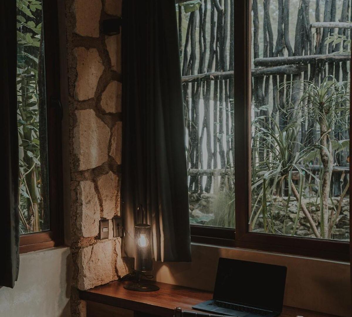 Private Jungle 1br Retreat & Fast Wi-fi *