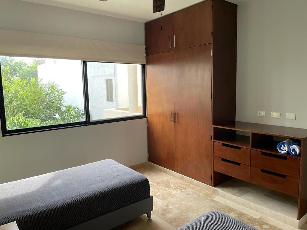 Penthouse 3br Only 1 Mile From Apartment