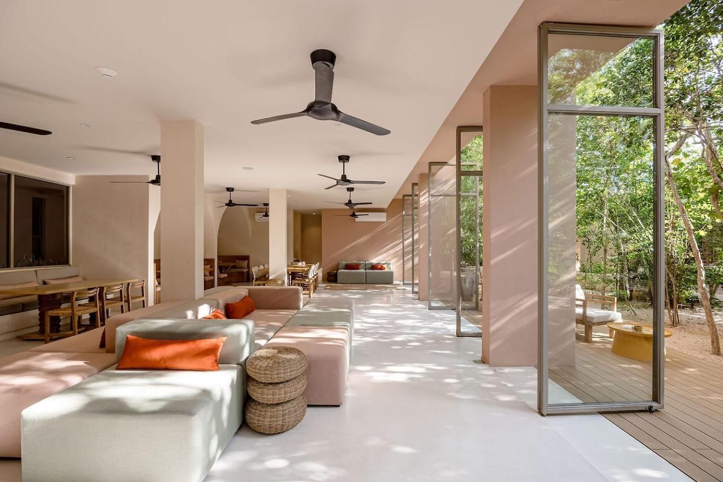 Apartment Chic Wrestaurant, Yoga, Coworking Areas