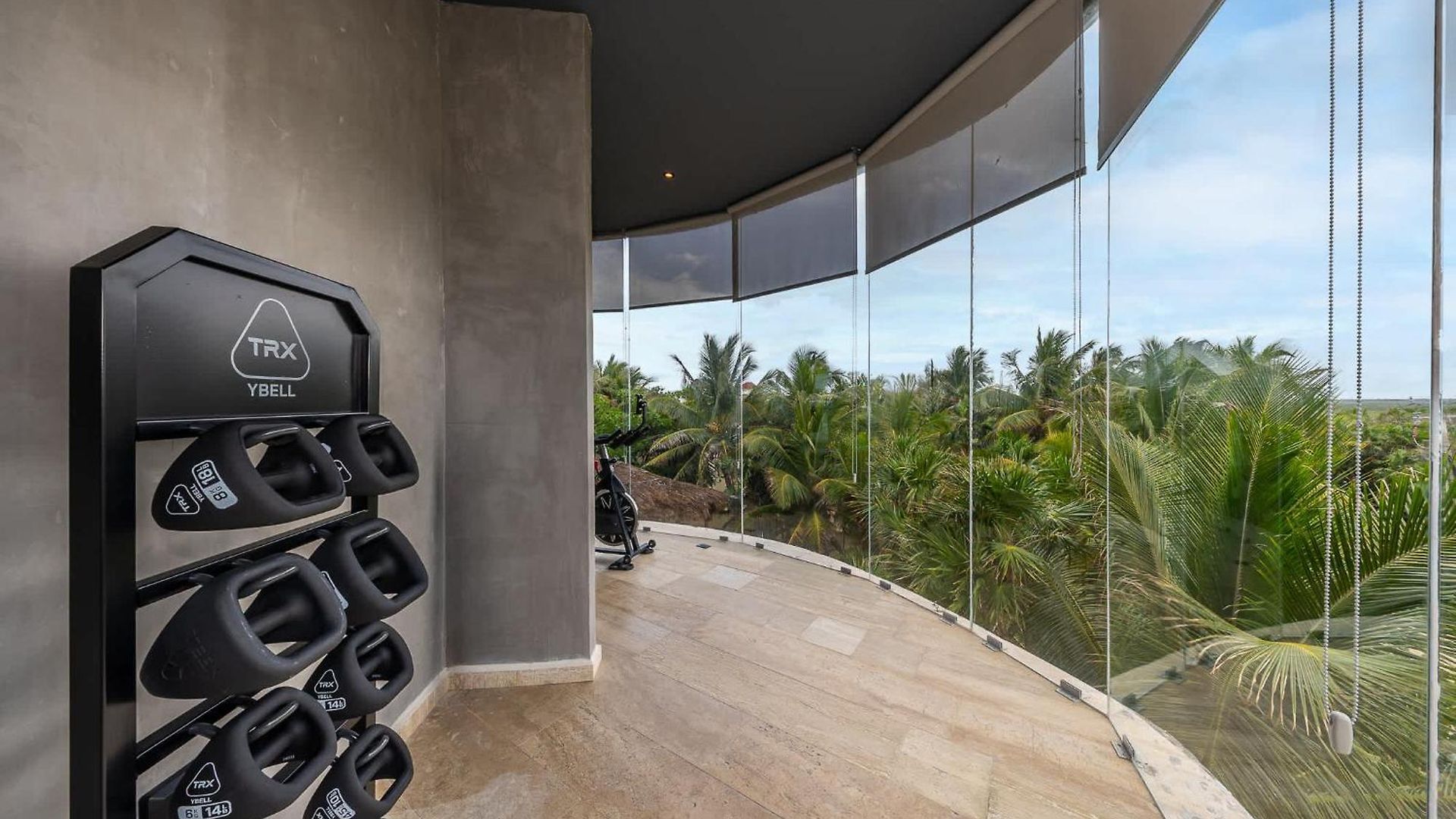 Oceanfront 4br Duplex In Maiim Tankah With Pool , & Gym