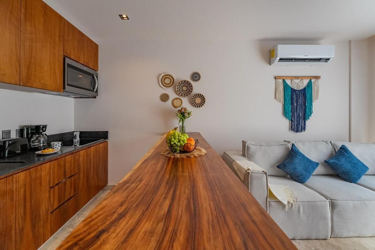 Tropical Penthouse 2br And Jacuzzi Apartment *