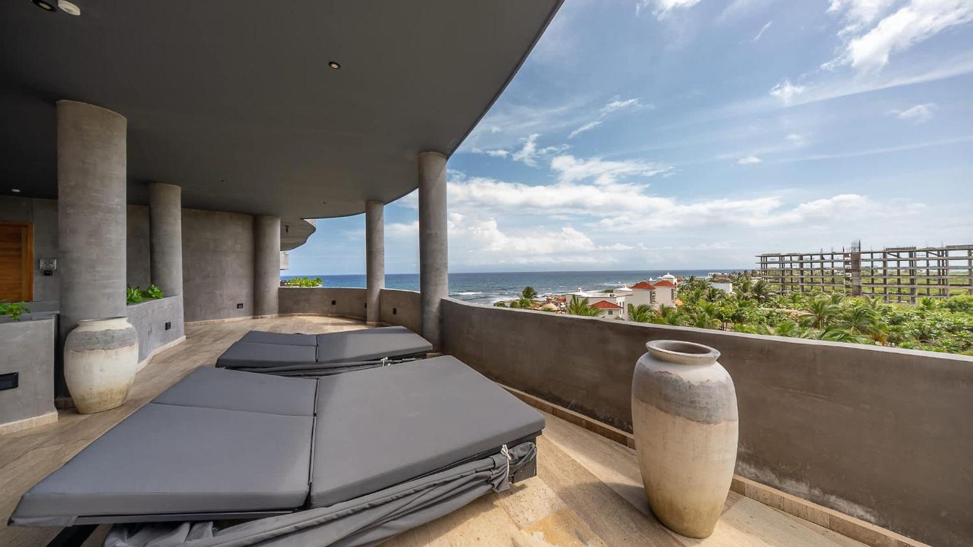 Oceanfront 4br Duplex In Maiim Tankah With Pool , & Gym Apartment *