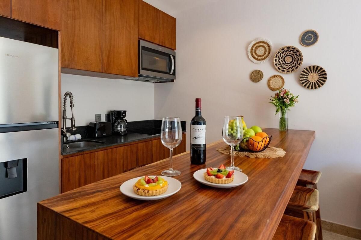 Tropical Penthouse 2br And Jacuzzi Apartment