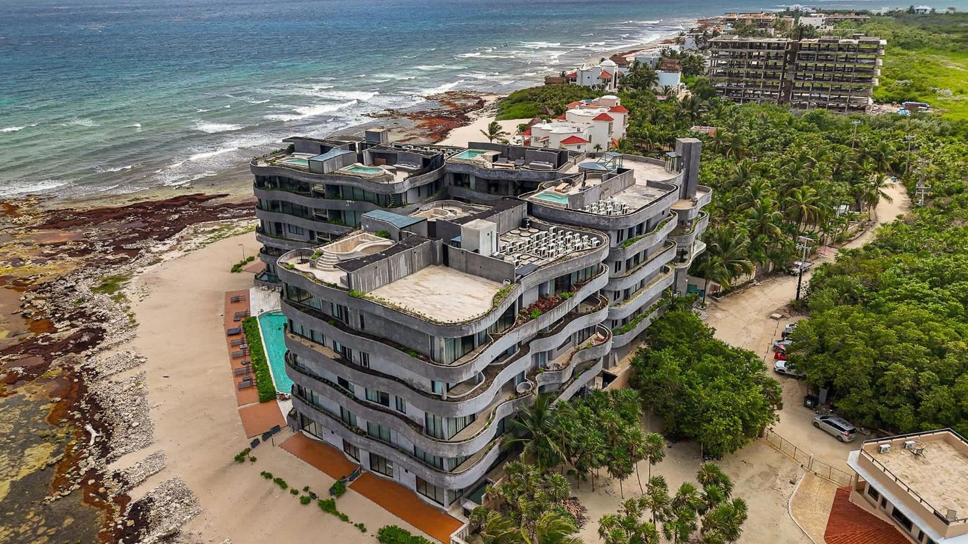 Oceanfront 4br Duplex In Maiim Tankah With Pool , & Gym *