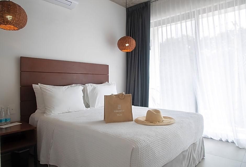 Hotel Zendero