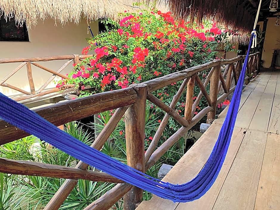 Lo Nuestro Petit Tulum