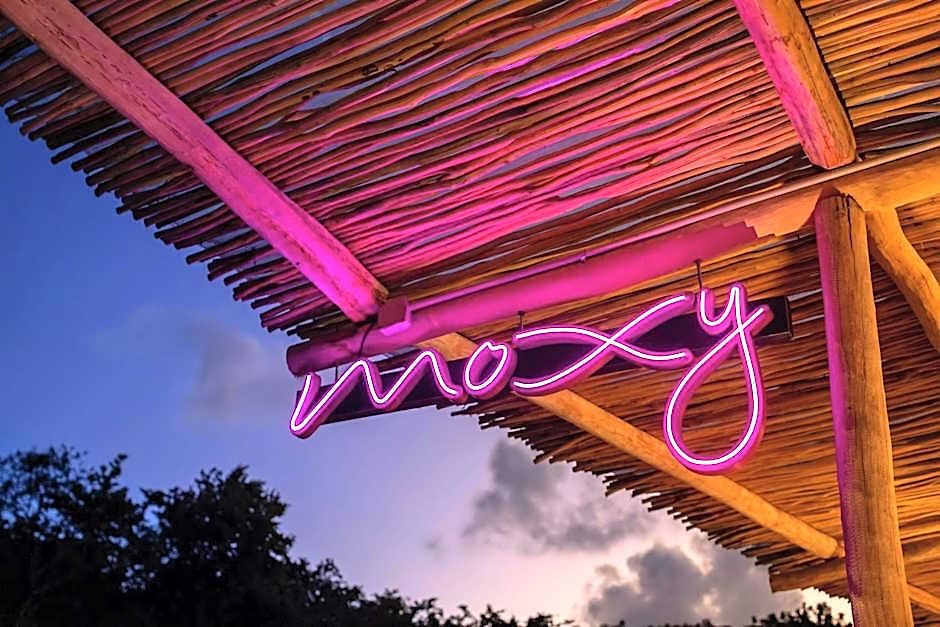 Moxy 4*