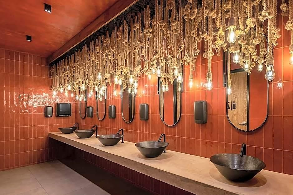 Moxy Hotel 4*