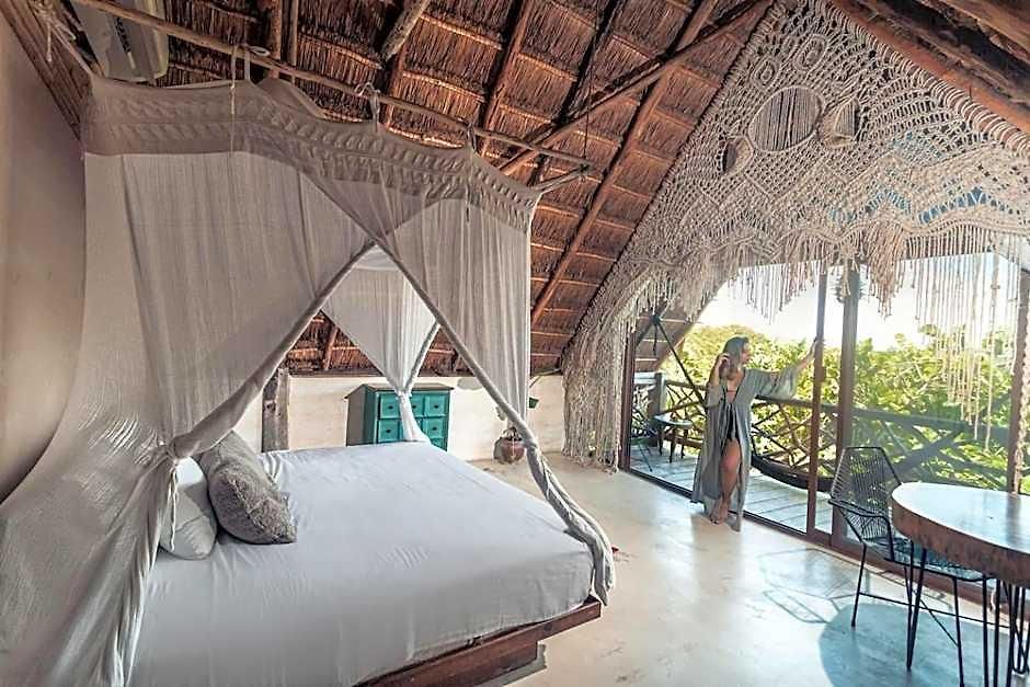 Hotel Hidden Treehouse Eco-hotel 4*