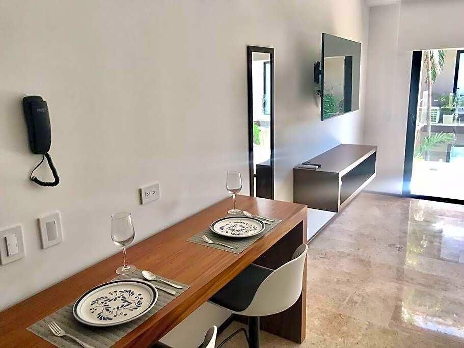 218 Stylish Delux Fast Wifi Apartment