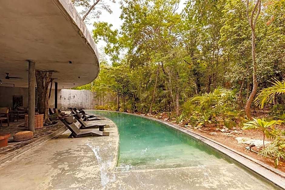 Encanto Luxe Jungle 10min Beachhot Tubking Apartment *