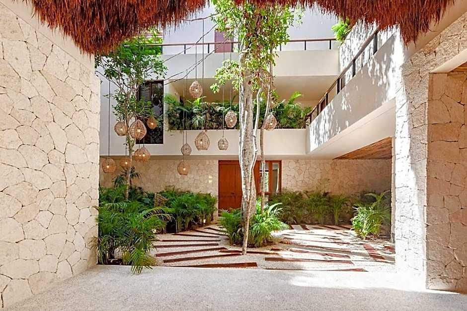 Encanto Luxe Jungle 10min Beachhot Tubking Apartment *