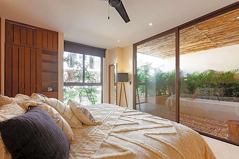 Encanto Luxe Jungle 10min Beachhot Tubking Apartment