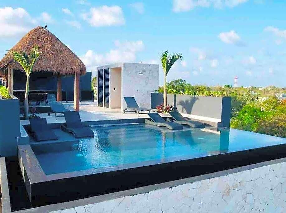 W/plunge Pool & Kitchen *