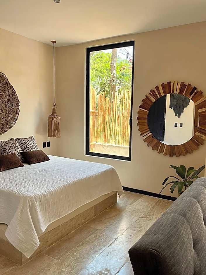 W/plunge Pool & Kitchen