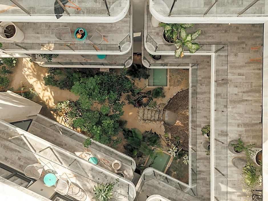 Naj Aparthotel 4*