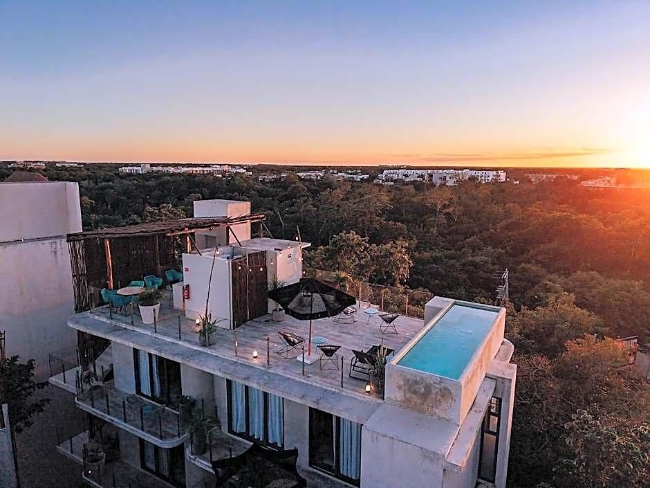 Naj Aparthotel 4*