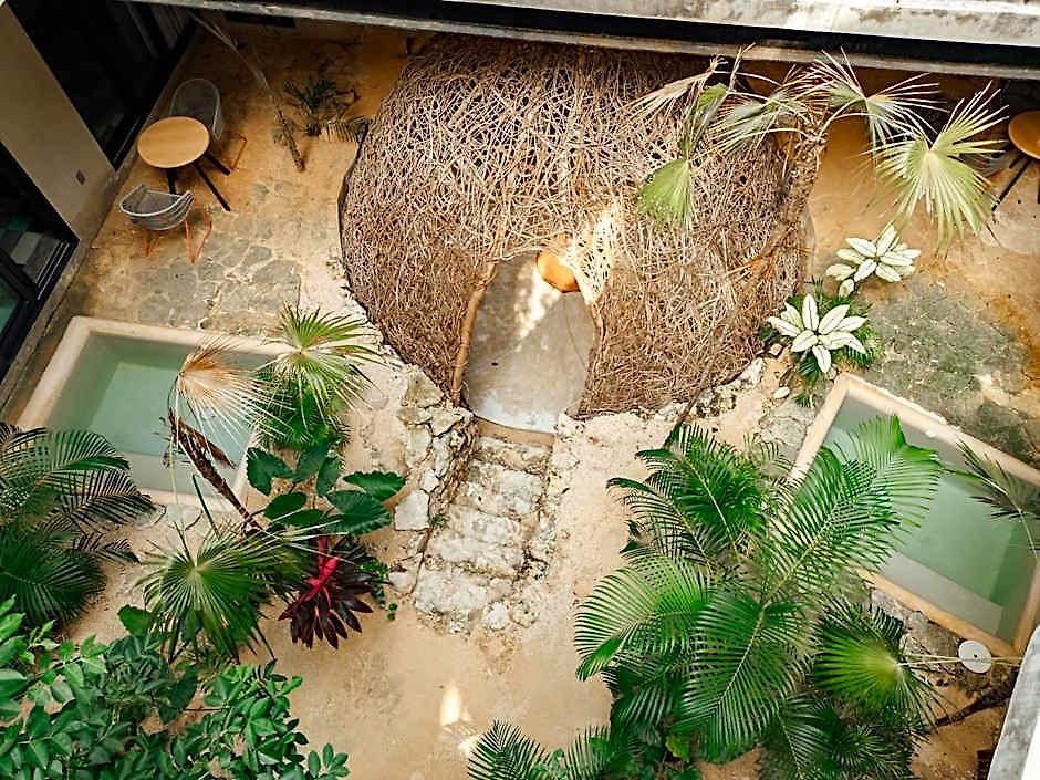 Naj Aparthotel 4*