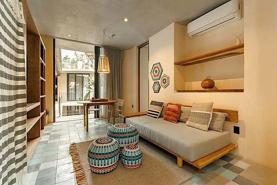 Naj Aparthotel 4*