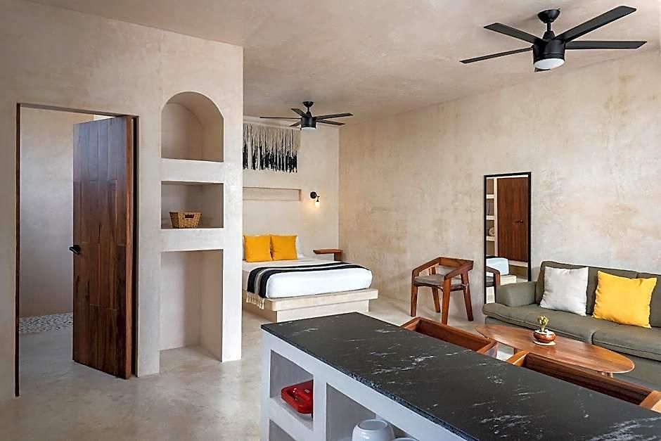 Ujo Boutique Aparthotel 4*