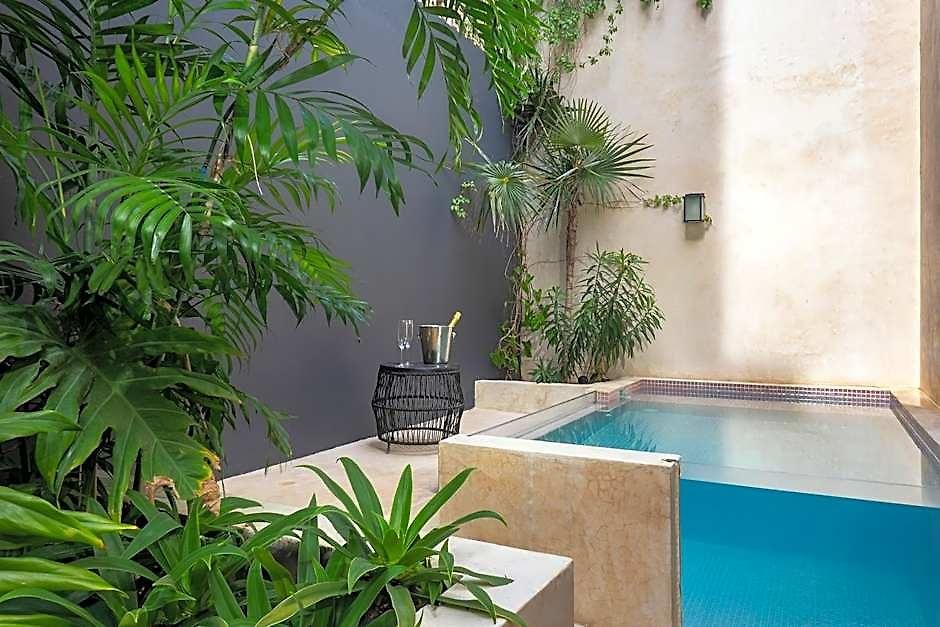 Ujo Boutique 4*