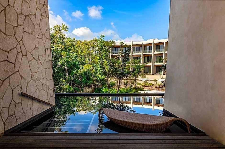 Secrets And Club (adults Only) Hotel 4*