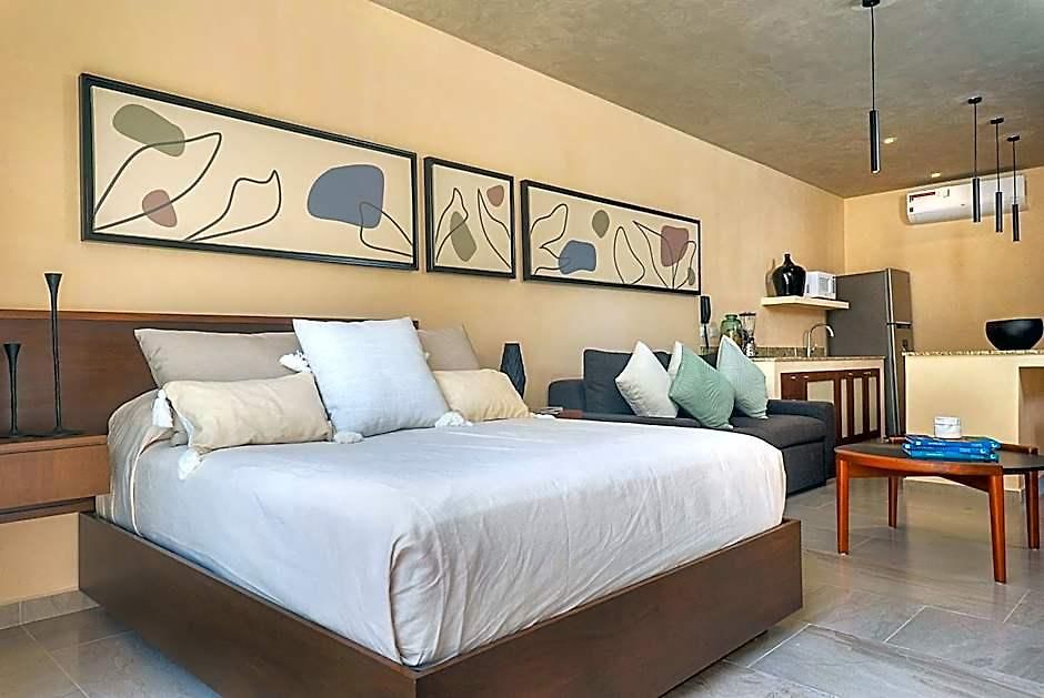 Chic With Swim-up Pool Access Hotel *
