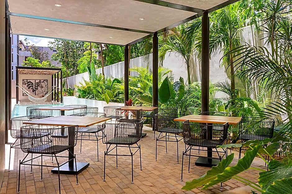 Chic With Swim-up Pool Access Hotel *