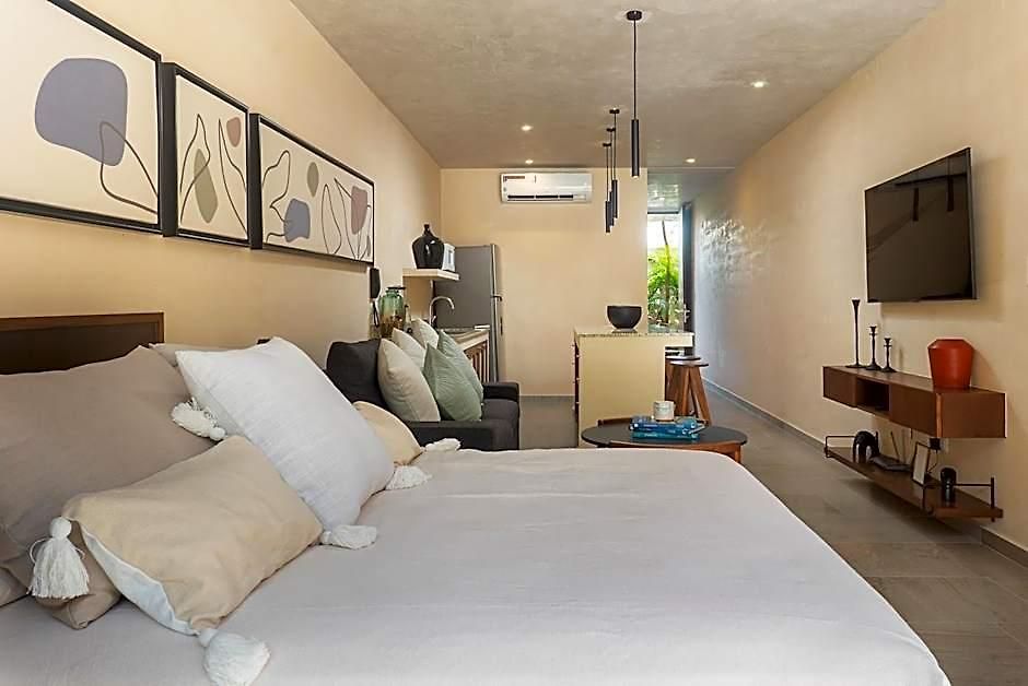 Chic With Swim-up Pool Access Tulum