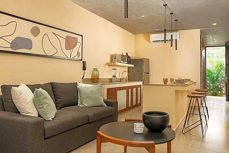 Hotel Chic With Swim-up Pool Access *