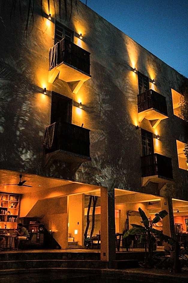 Botanica Hotel *