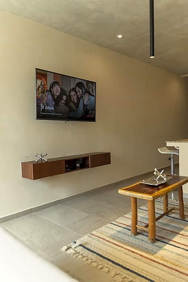 Hotel Chic With Private Pool & Rooftop