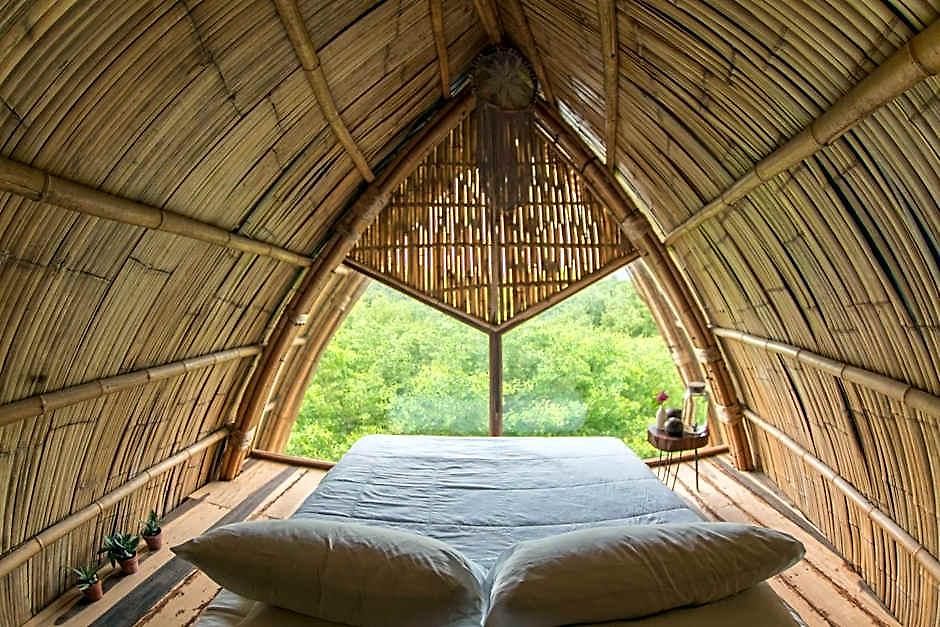Mamasan Treehouses & 4*