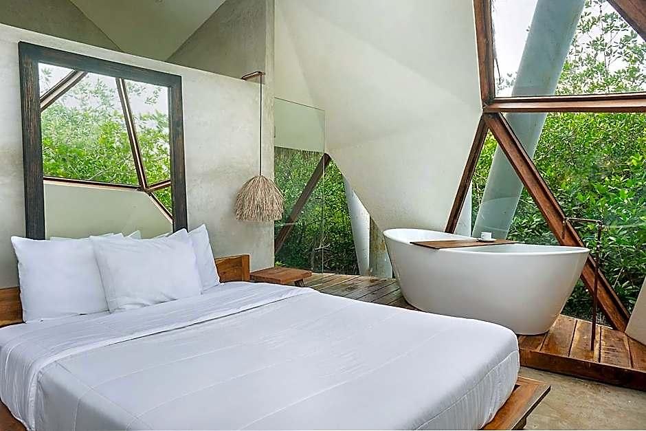 Mamasan Treehouses & Hotel 4*