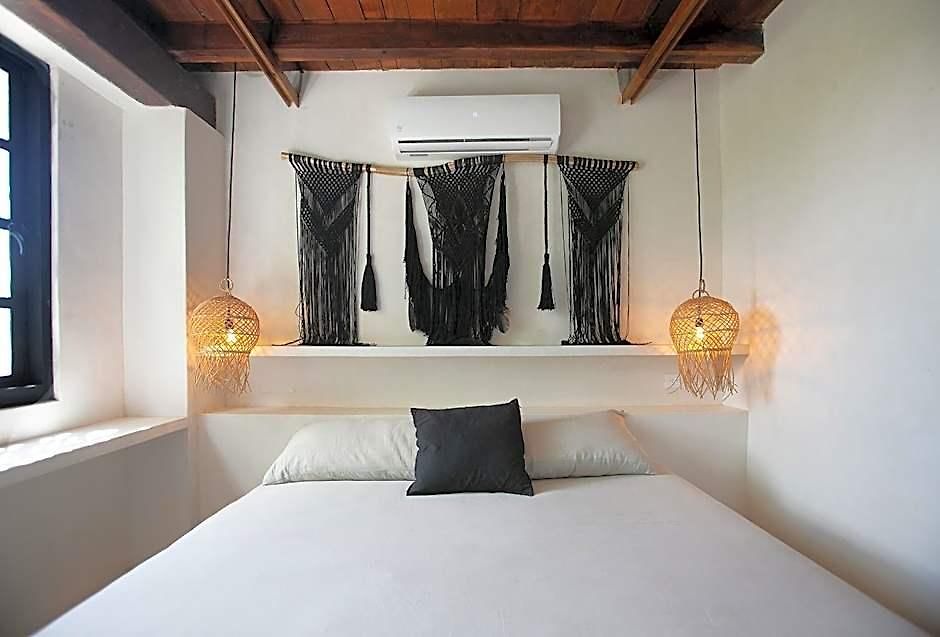 Mohave Jungle Hotel 2*