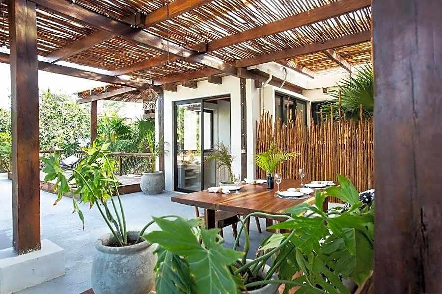 Mohave Jungle Hotel