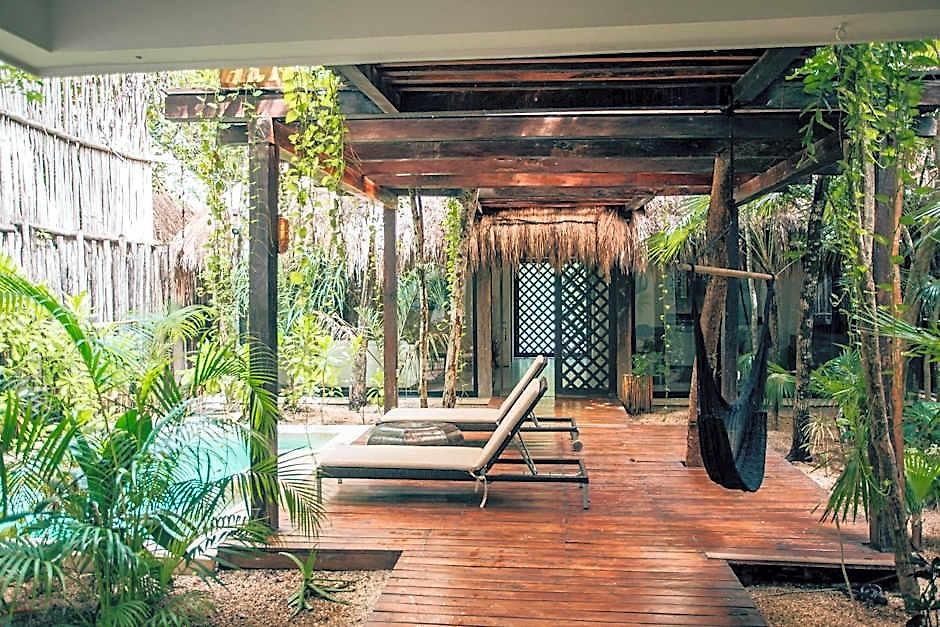 Orchid House Jungle Hotel