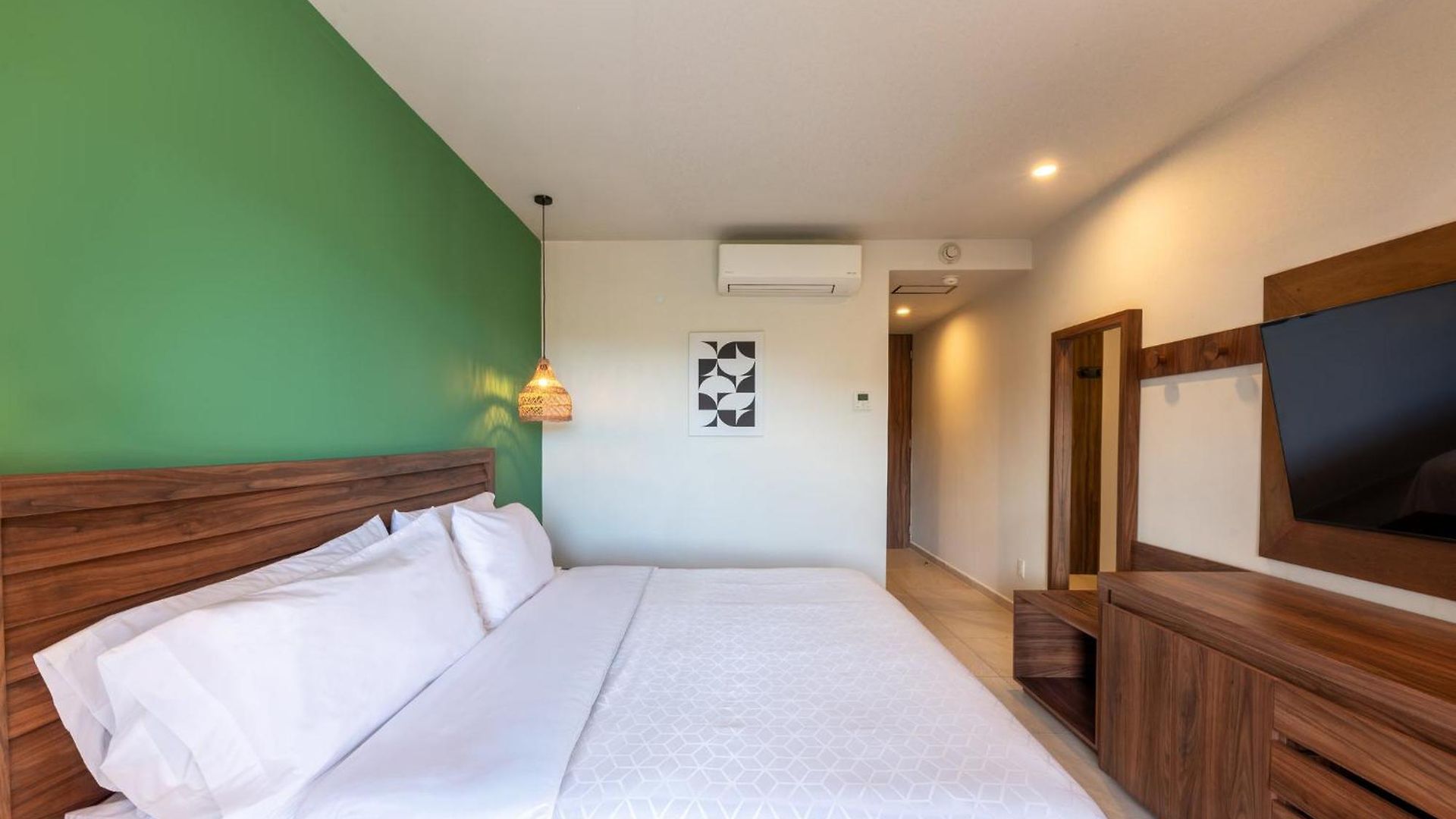 By Ihg