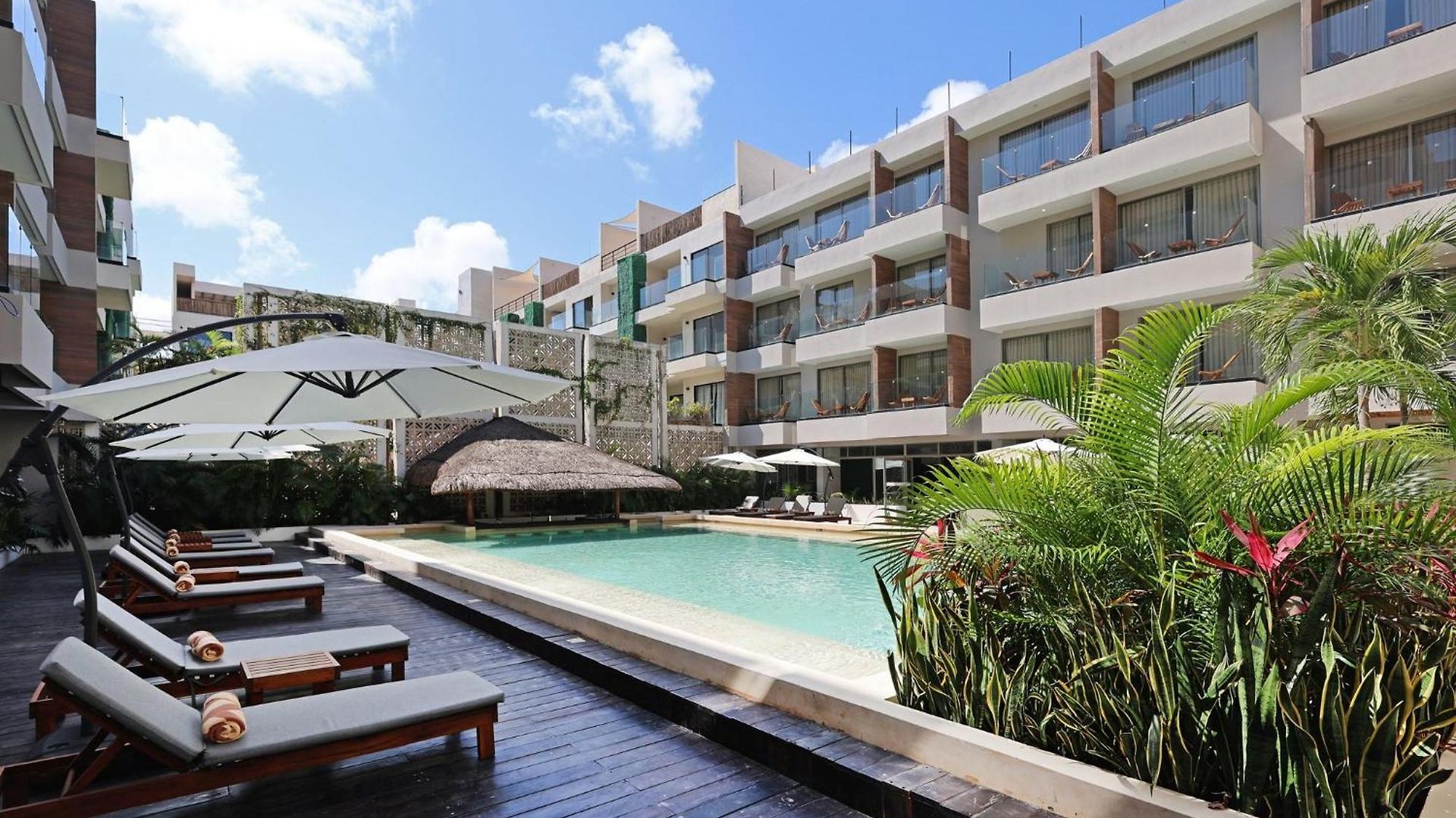 Hotel By Ihg