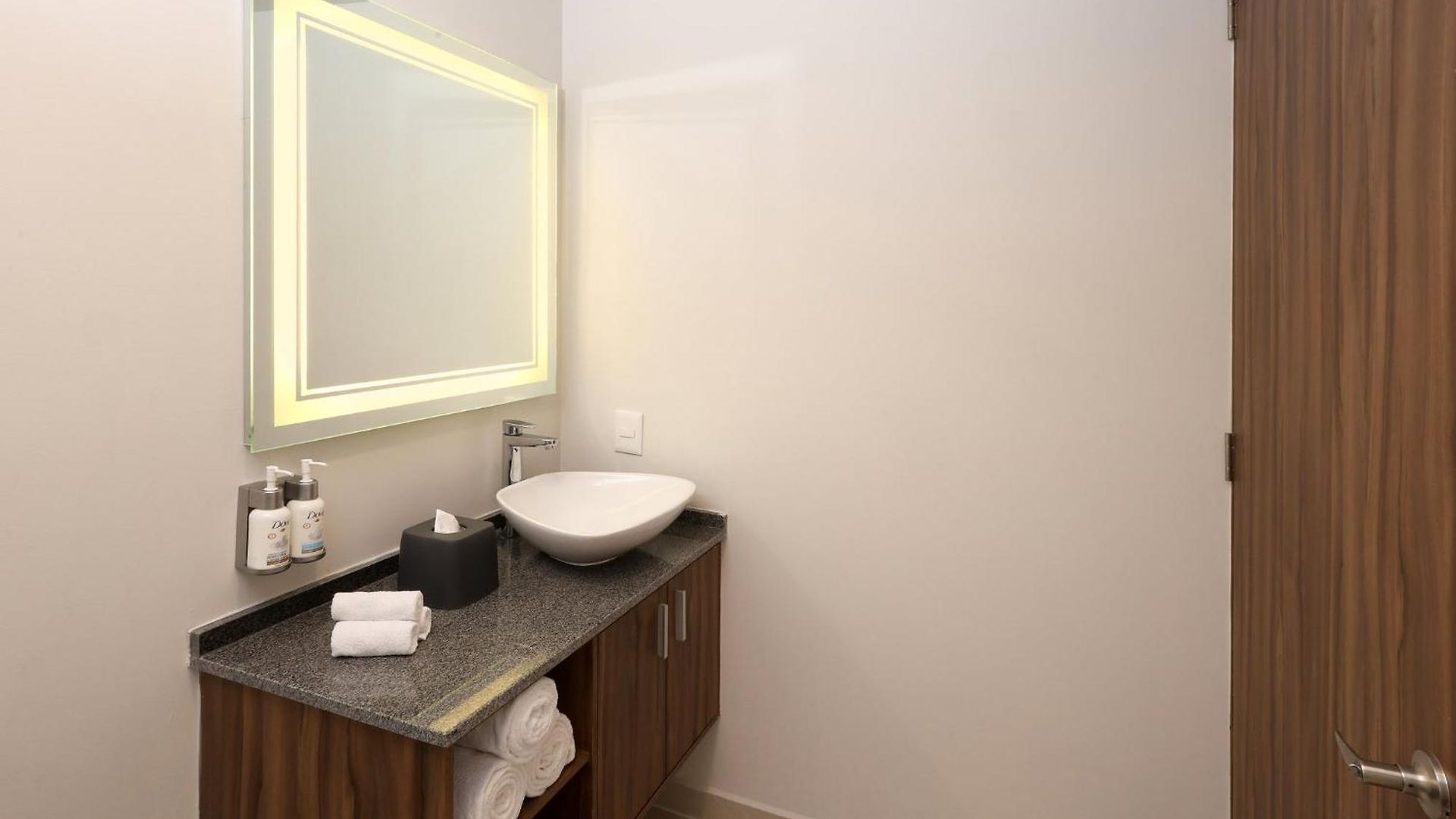 Hotel By Ihg