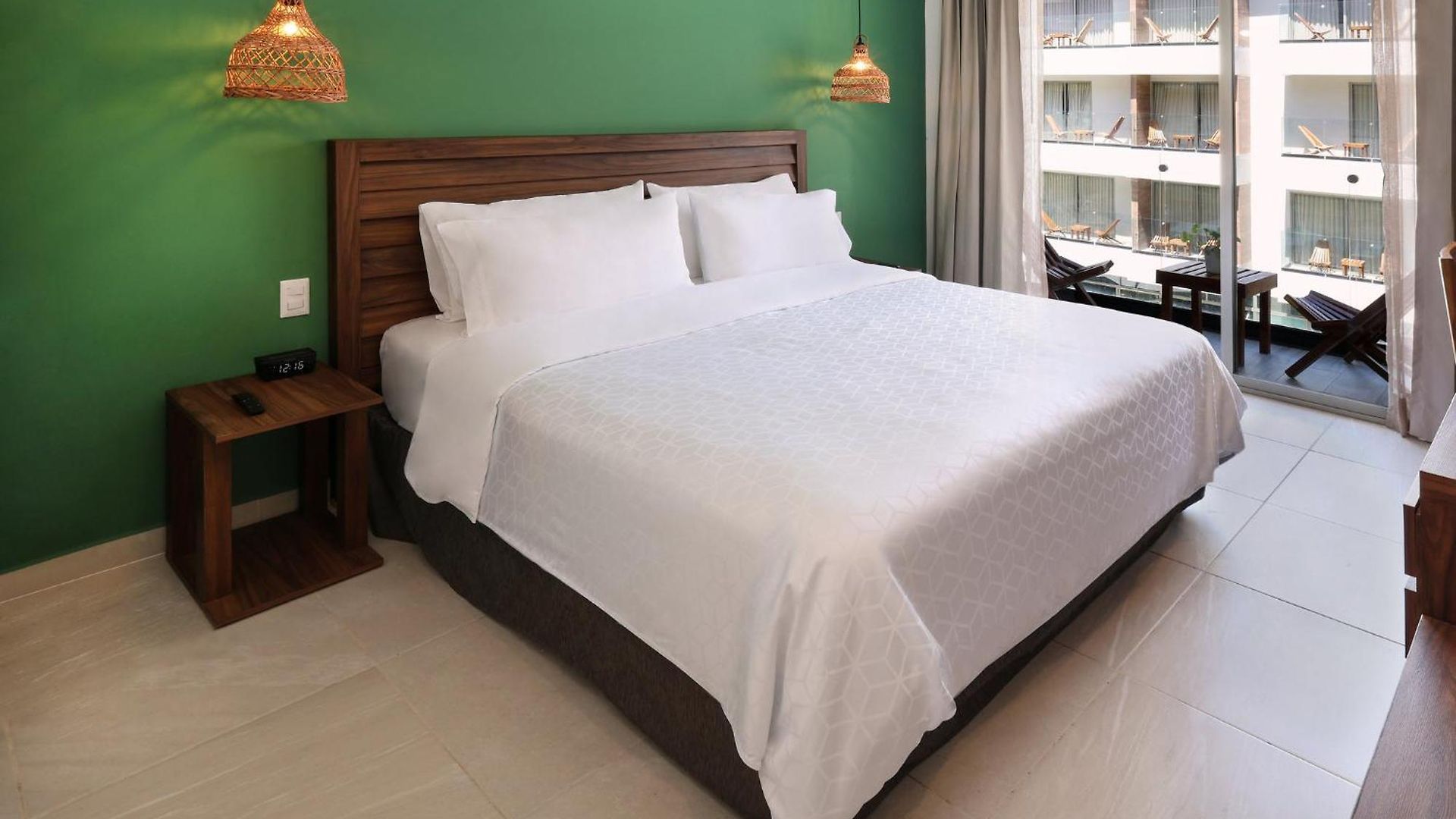 By Ihg Hotel 4*
