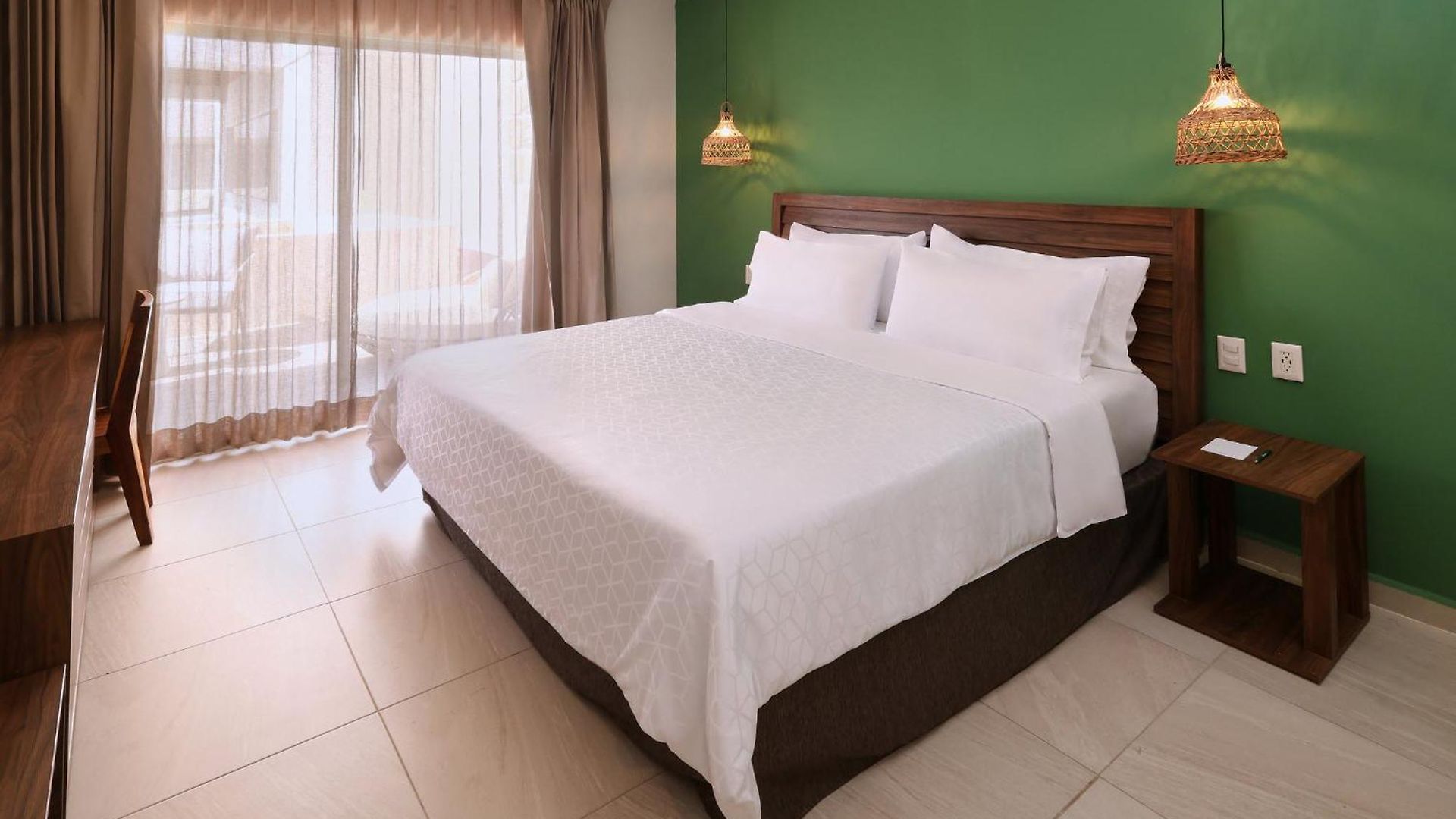 By Ihg 4*