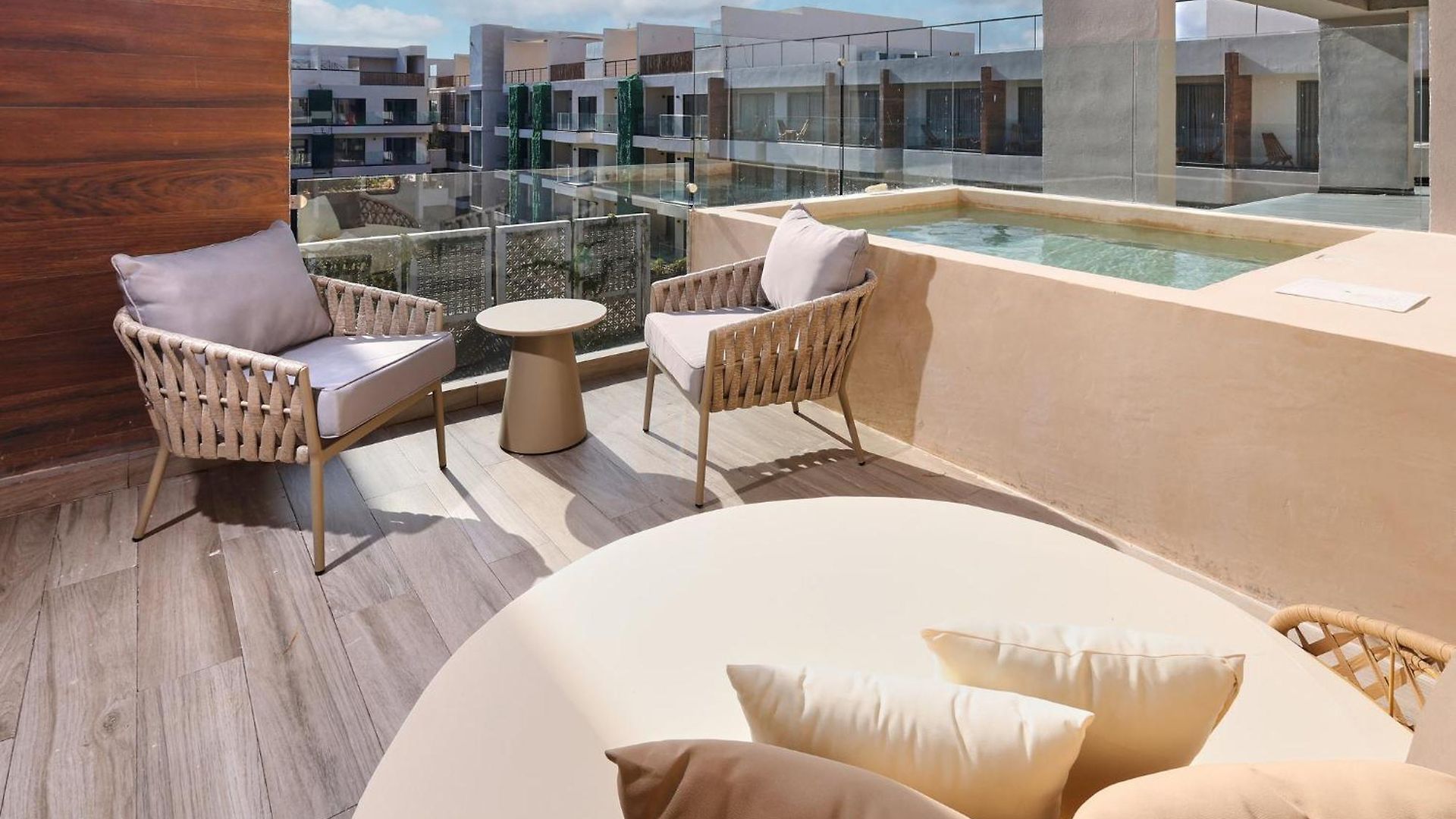 Hotel By Ihg