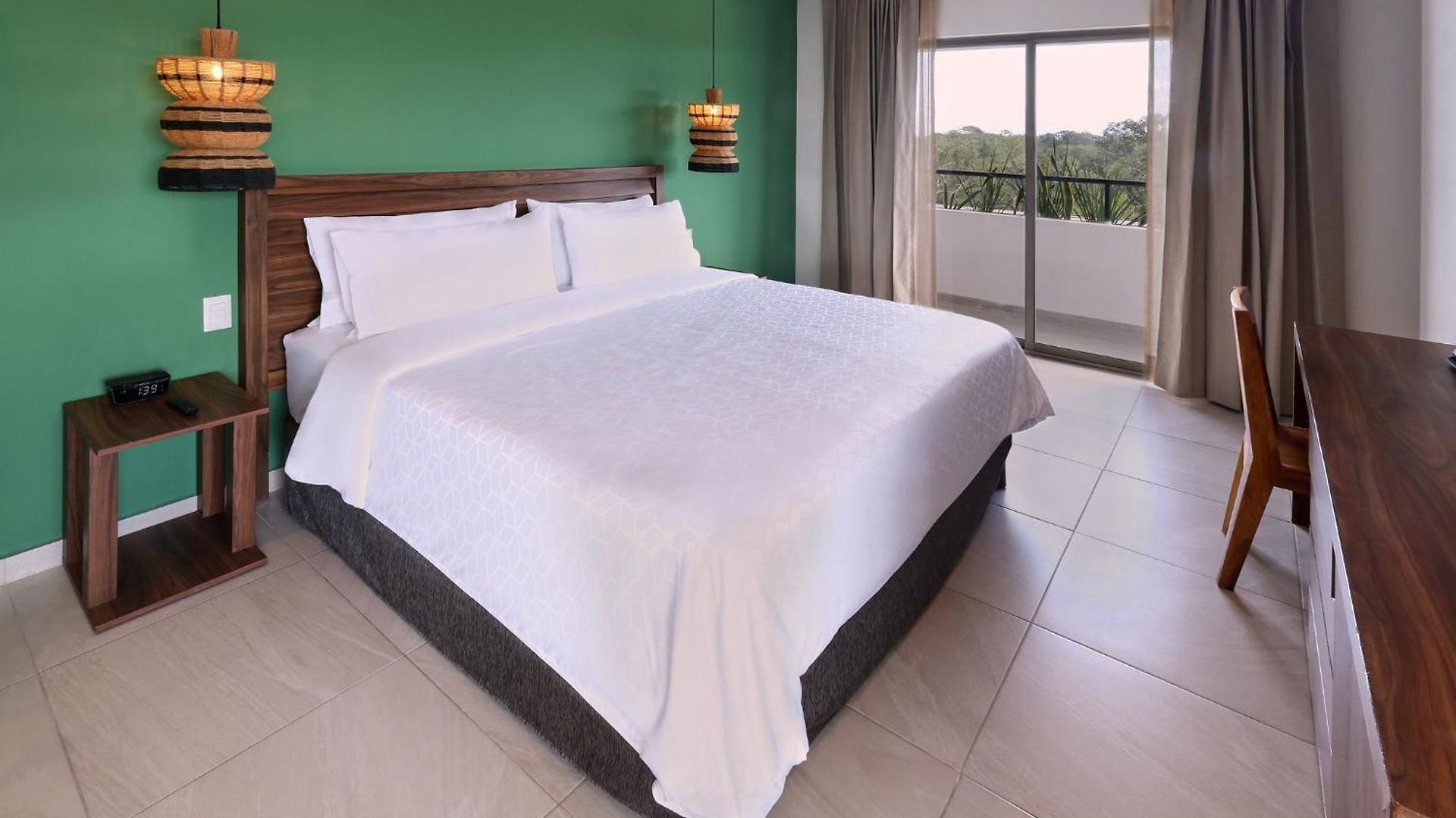 By Ihg Hotel 4*
