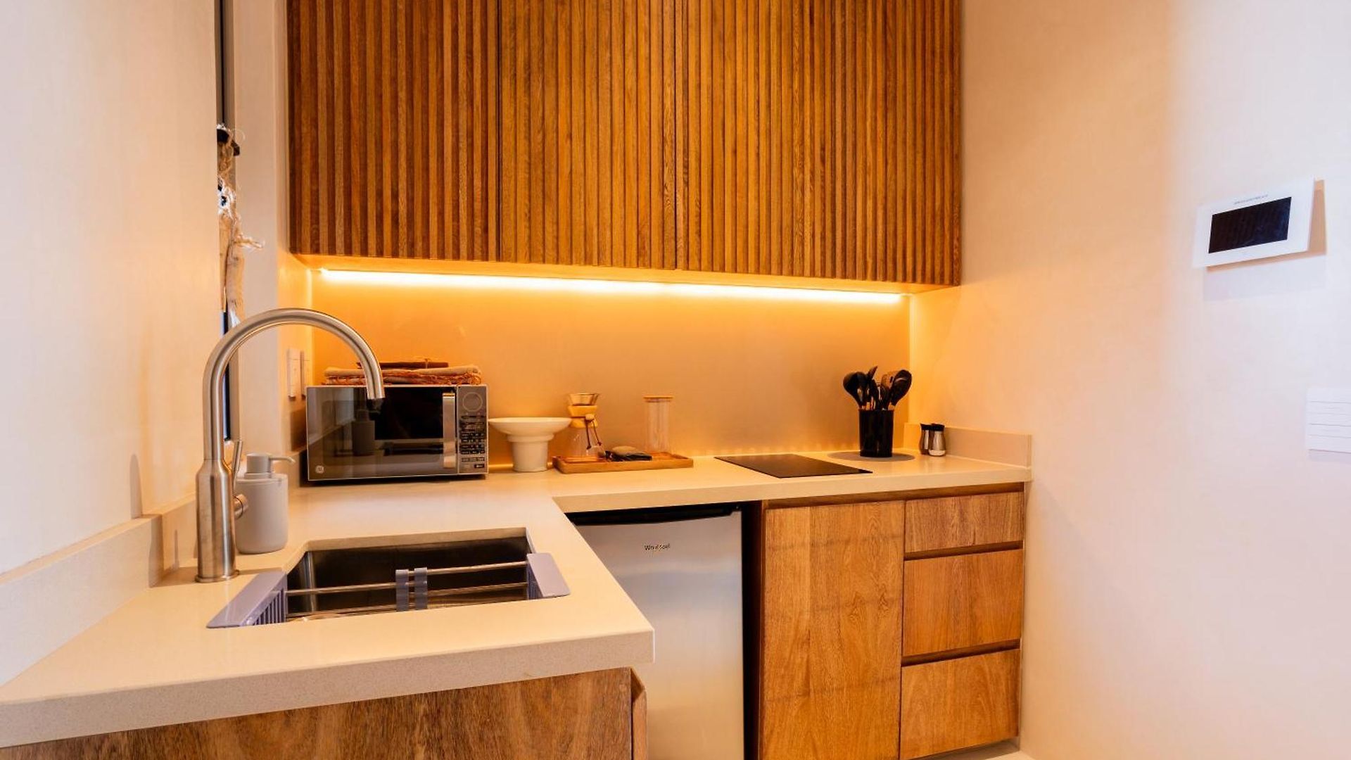 Lavish New Studio-resort Style Complex Apartment *