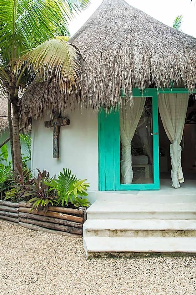 Cormoran & Cenote Hotel