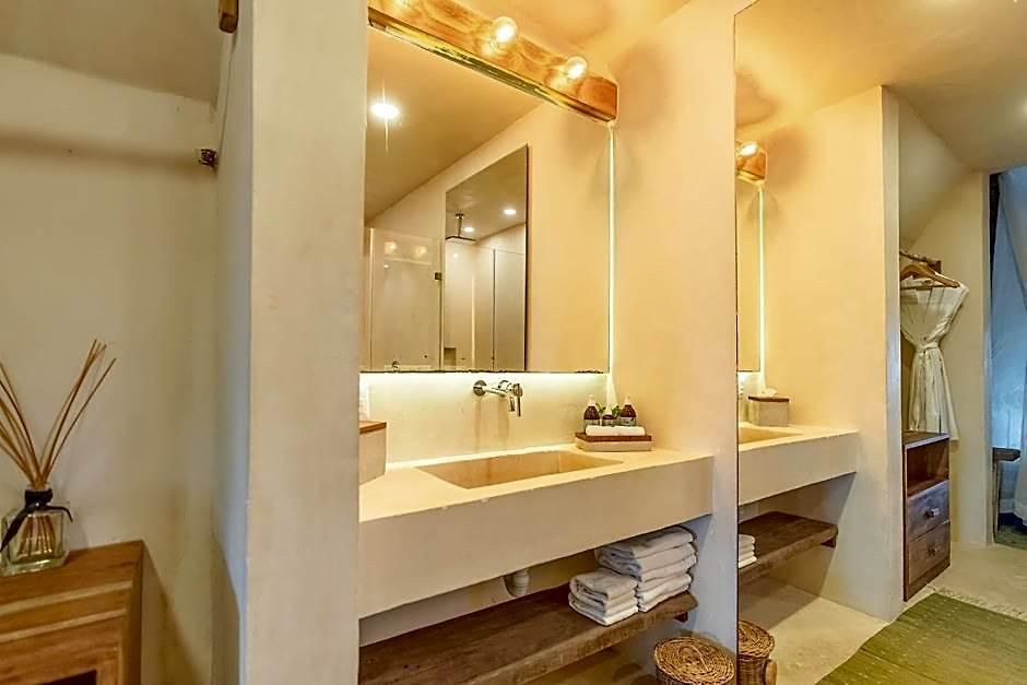 Ahau Beachfront (adults Only) Hotel