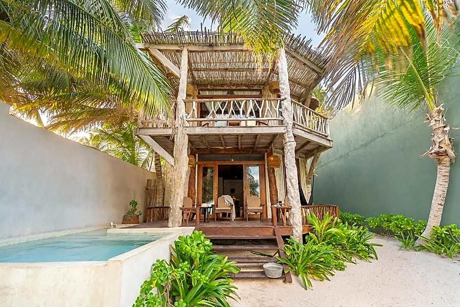 Hotel Casa Ganesh Beachfront 4*