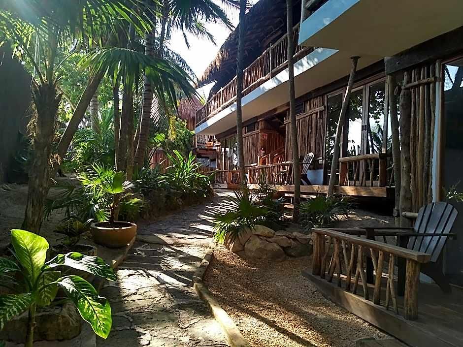 Casa Ganesh Beachfront Hotel 4*