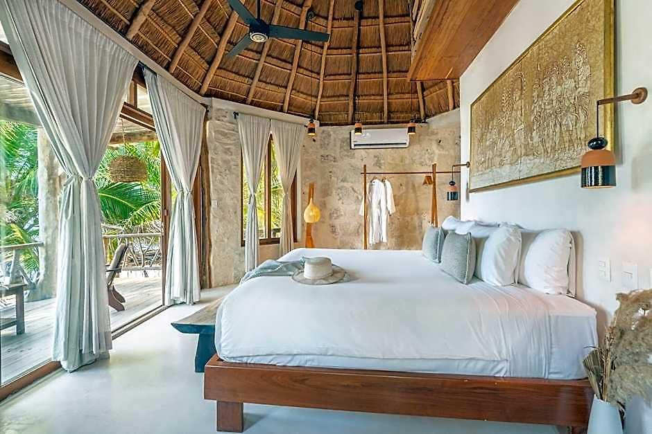 Casa Ganesh Beachfront 4*